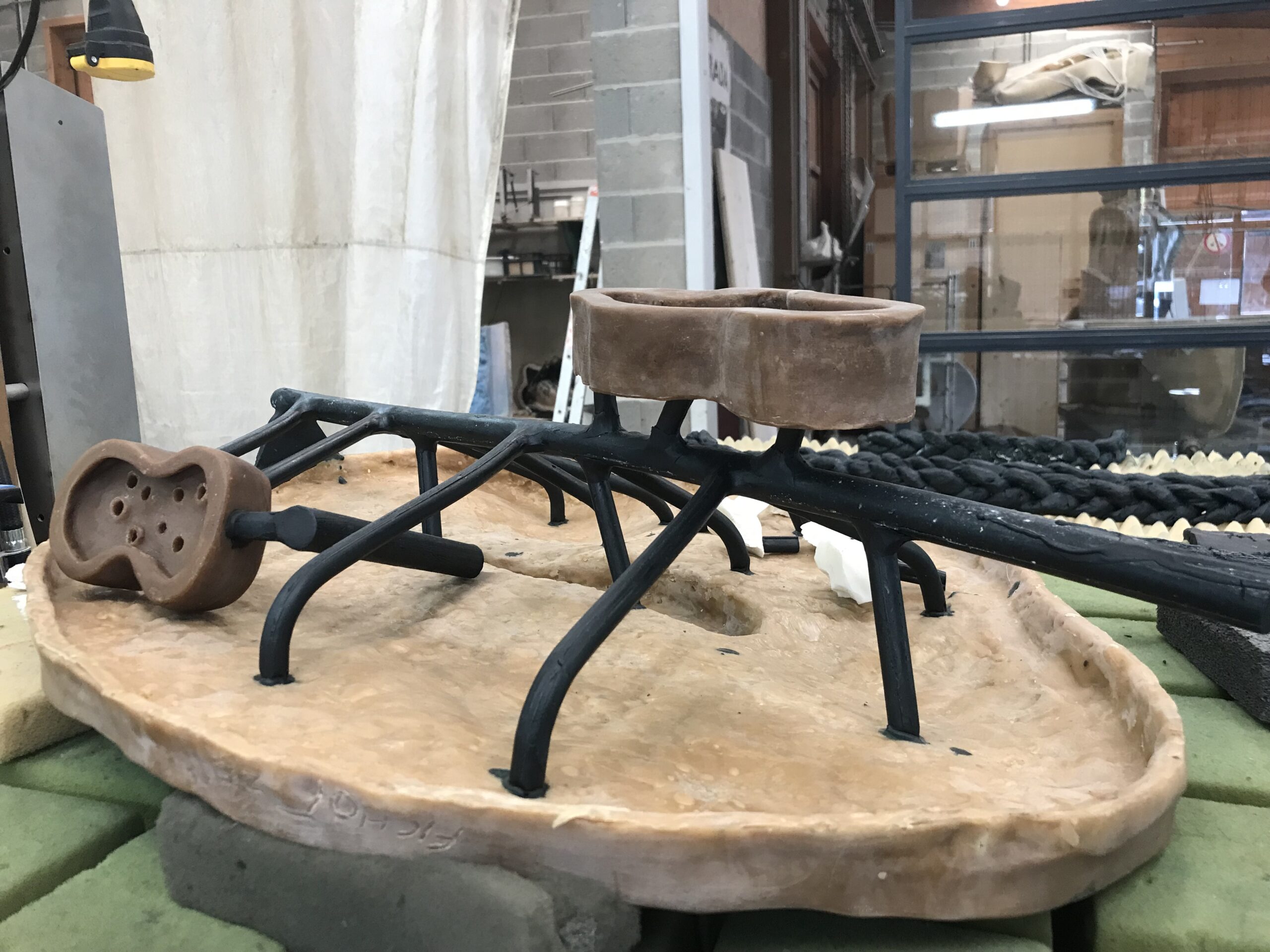 Series « Expo de poche » © jm fichot/adagp La Grèce,  2024-2025. Scène 11